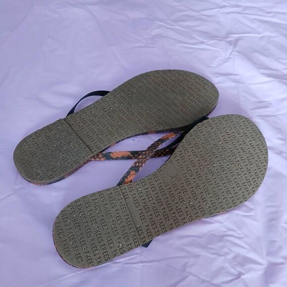 Tkees womens size 7 rust brown and black snake print sandals - Picture 4 of 4